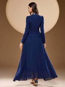 Elisanya 女式纯色立领、串珠领口、腰部串珠装饰 S 形优雅长袖超长礼服 - 寶藍色 - 查看 3