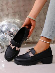 Mocasines de mujer 2 tallas talla grande pequeños, punta redonda, estilo británico, suela gruesa, aumento de altura, slip-on, decoración con cadena, primavera/otoño - Negro - Ver 7