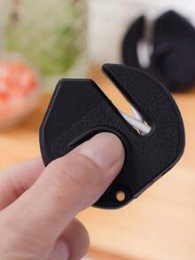 1 Taille-crayon mini portable - Pas besoin d'électricité, utilisez rapidement et facilement les pierres en céramique et les poignées ergonomiques pour le polissage, conception en plastique compacte et durable, convient pour une utilisation en extérieur, en camping et en cuisine