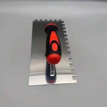 Llana de acero inoxidable con muescas cuadradas para baldosas, llana de mango de plástico bicolor con dientes, herramienta manual para enlucido de tableros flotantes de hormigón - Negro y rojo - Ver 2