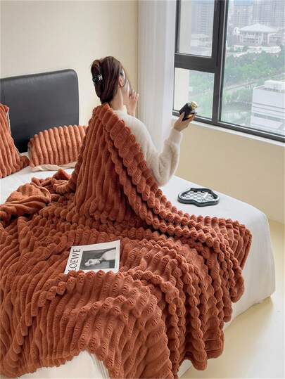 1pc Ultra Soft Large Striped Flannel Blanket, Halloween Decor, Bedroom Decor, Wide Striped Cut Pile Blanket, Autumn Home Decor, Pink Home Decor, Soft Skin-Friendly Blanket, Christmas, Office Nap, Room Decor, Throw Blanket, Perfect Gift For Friends And Family