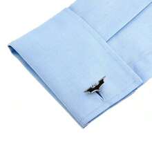 Un par de elegantes gemelos de camisa de Bat.man, hechos de material de aleación de alta calidad, hipoalergénicos, diseño de superhéroe, muy adecuados para usar en fiestas y la vida diaria, adecuados para todos los niños, hombres, mujeres, un regalo perfecto para el Día del Padre, Halloween, San Valentín, etc. - Negro - Ver 5