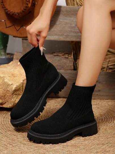 黑色套脚式布面摩托车靴，时尚优雅，适合办公室穿着，秋冬新款拼接设计，女士平底踝靴