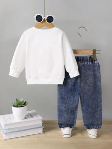 Conjunto de top de punto con estampado de letras y jeans de mezclilla lavada para niño, estilo casual de calle