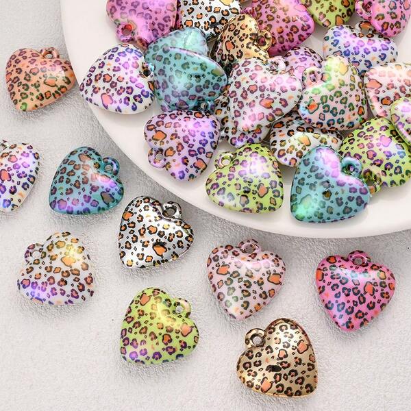 5 piezas de 31*33mm Colgante con forma de corazón de acrílico con estampado 3D de leopardo, adecuado para manualidades de joyería DIY, pulseras, collares, materiales de decoración, artesanía de cuentas