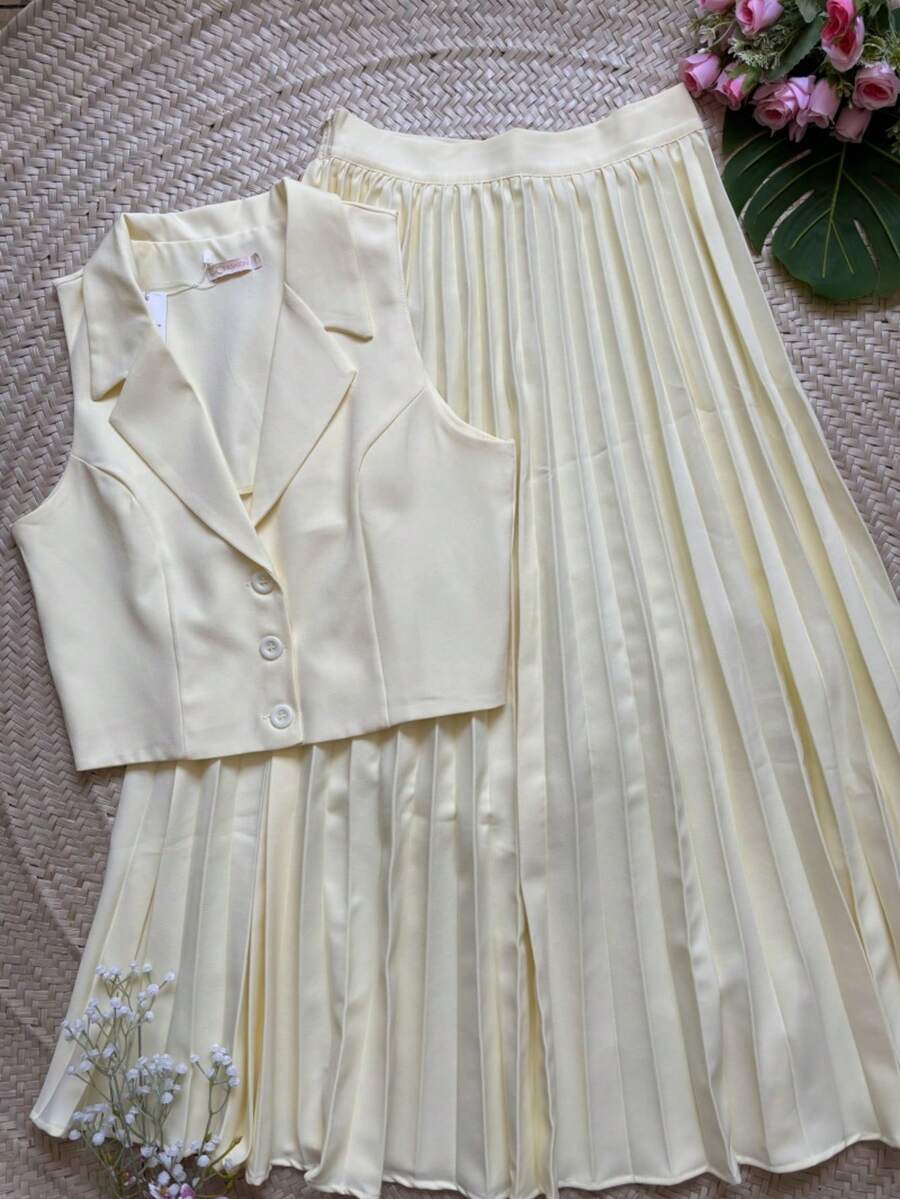 2-Piece Set: Vest, Suit, And Pleated Skirt - 淡黃色 - 查看 1