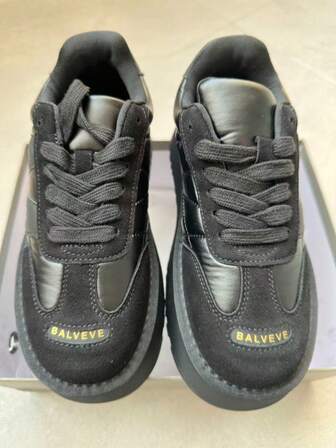 Zapatillas de deporte con cordones de diseño mate vintage, zapatos de plataforma con suela gruesa de cuero auténtico de nicho, nuevos para el otoño de 2025