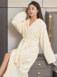 1. Szlafrok z wełny koralowej dostępny w wielu kolorach, gładki damski szlafrok z paskiem i kieszenią, ręcznik do noszenia, ręcznik kąpielowy, szlafrok, damski szlafrok, damski ręcznik, ultramiękki aksamit, chłonny, ciepły, bielizna nocna, neutralny strój domowy, odpowiedni dla rodzin, hoteli, łazienek, sypialni, spa, basenów, imprez, sezonowych prezentów świątecznych, powrotu do szkoły