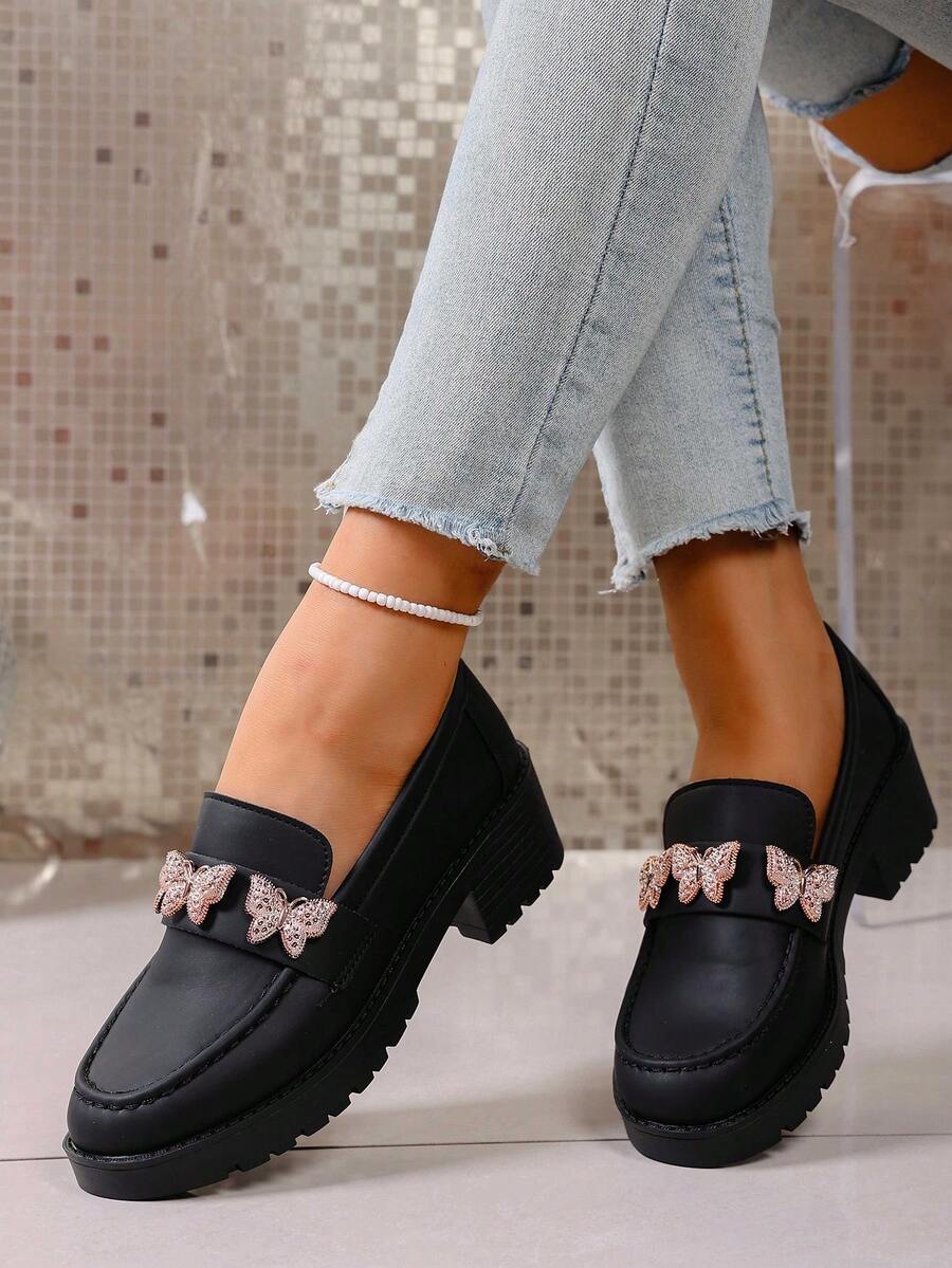 Mocasines de mujer 2 tallas talla grande pequeños, punta redonda, estilo británico, suela gruesa, aumento de altura, slip-on, decoración con cadena, primavera/otoño - Negro - Ver 1