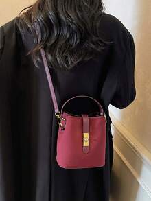 女士休闲斜挎水桶包 - 纯色，双层绒面材质手提包，磁扣，可调节肩带单肩包 - 轻巧设计，适合通勤、休闲和约会，风格简约，用途广泛，酒红色，绒面包，冬季、秋季必备 - 酒紅色 - 查看 6