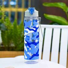 1 pieza Botella de agua deportiva de 750ml/26oz, con estampado de camuflaje, portátil, adecuada para deportes al aire libre, correr, fitness, ciclismo, camping, viajes de corta distancia