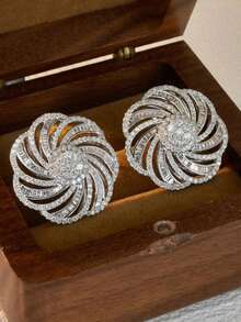 1对精美花朵造型耳钉，银色，镶嵌璀璨锆石，女士饰品，耳钉款式