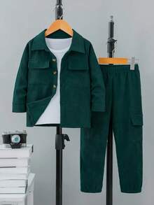 男童时尚深绿色口袋衬衫和工装裤套装（2件套），适合男童日常休闲穿着和舞蹈，是最佳礼物之选。 - 墨綠色 - 查看 2