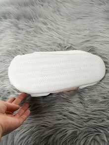 1 Pair Unisex Cartoon Cow Flat Slippers, Suitable For Autumn/Winter