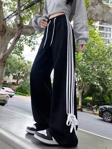 [New Sensation Free Shipping]26SS Spring Summer Panel Line Sweatpants Women's Bottoms Wide Pants Office Casual Stretch Elastic Waist Straight Relaxed Fit Slimming Effect Comfortable To Wear Leg-Lengthening Visual Effect Beautiful Silhouette All Season Lowest Price The Butterfly Design At The Leg Opening Adds An Accent, Adding A Touch Of Elegance To The Simple Design. These Versatile Women's Pants Blend Naturally Into Various Scenes, From Everyday Shopping And Outings To Dressing Up For Dates And Business Casual Styles For Commuting, And Can Be Worn With Confidence In Any Situation. - 黑色 - 查看 1