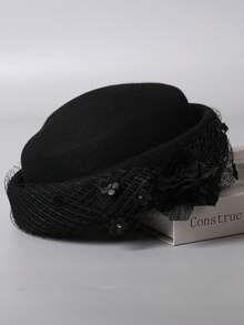 1 peça 2025 Outono/Inverno Novo Chapéu Francês Elegante de Malha com Flores, Chapéu de Presente Decorativo Feminino de Lã Pura Australiana e Linho de Seda, Chapéu Aristocrático Feminino, Chapéu Tigela com Moldura de Renda