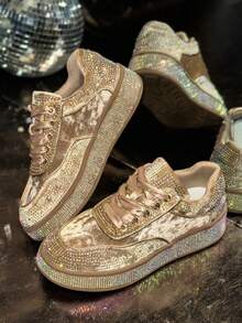 2025 年春季新款女式水钻装饰白色运动鞋 - 闪亮低帮系带休闲鞋，合成鞋面和橡胶鞋底，四季百搭时尚鞋履，女士运动鞋，休闲装，鞋履，舒适合脚，注重风格的买家