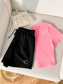 Conjunto urbano Outfit  casual Estilo streetwear  Look cómodo y moderno Ropa con estilo Conjunto con actitud Moda relajada Conjunto colorido Outfit con personalidad Estilo fresco y atrevido geometrico carita - Rosa - Ver 2