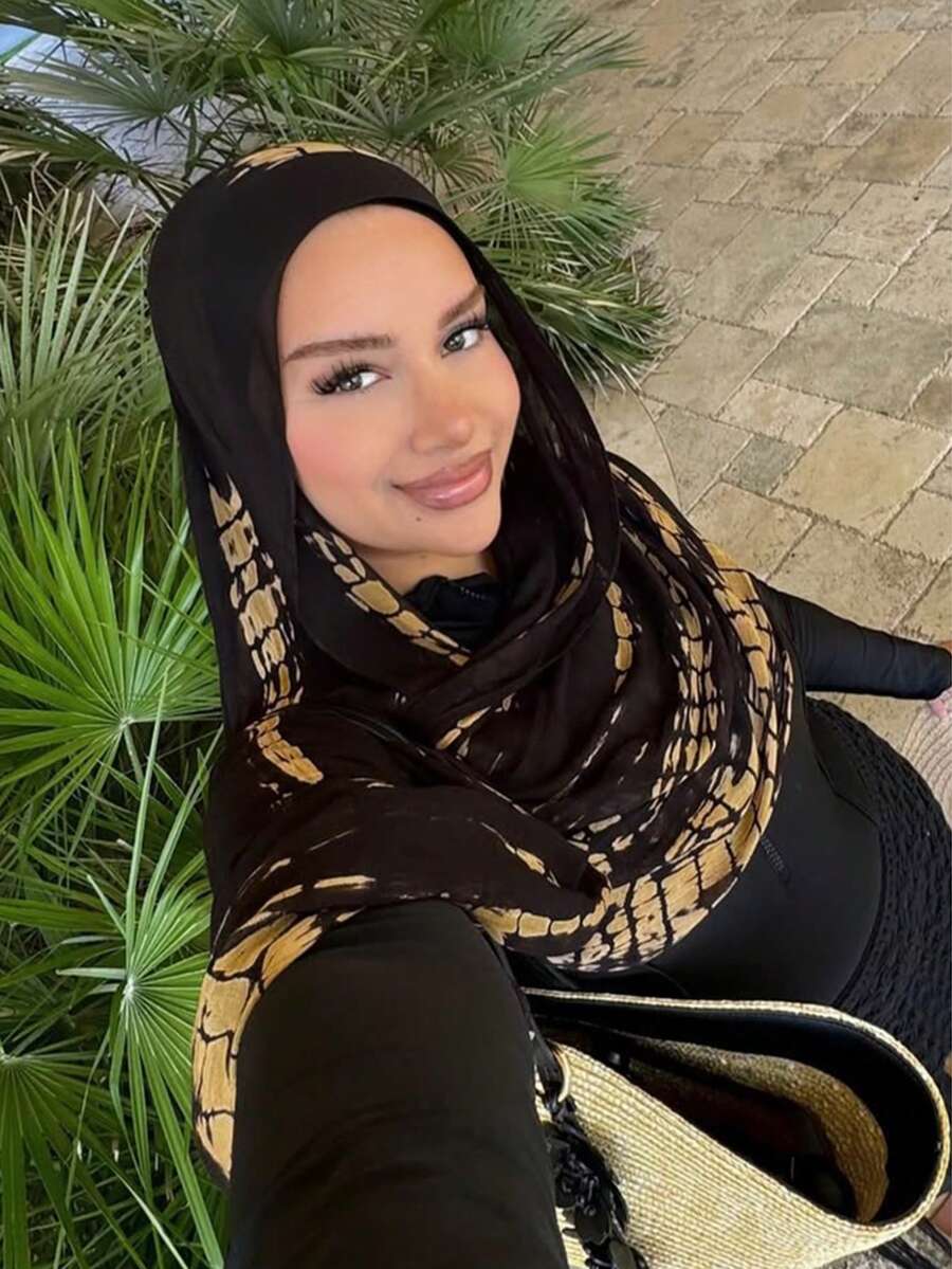 1条波西米亚风多色印花围巾头巾，时尚休闲街头风头巾，适合日常佩戴，四季皆宜，可搭配连衣裙、沙滩装、度假装。