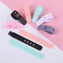 6 attaches de câble en silicone à 4 trous, attaches de câble de décoration de Noël, organisateur de câble réutilisable, attaches de câble élastiques réglables, organisateur de câble, pack de câbles à haute élasticité pour fixer les écouteurs, les chargeurs, gestion des câbles polyvalente, protection de au travail (6 couleurs, une pour chaque couleur)