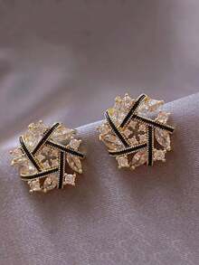 1 par de pendientes de botón con flores francesas vintage, camelias huecas con diseño de cruz, con cristales de strass para mujeres, accesorio elegante para otoño/invierno