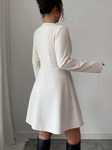 女士时尚不对称喇叭长款外套，采用梭织面料，独特纽扣闭合设计 - 米色 - 查看 2