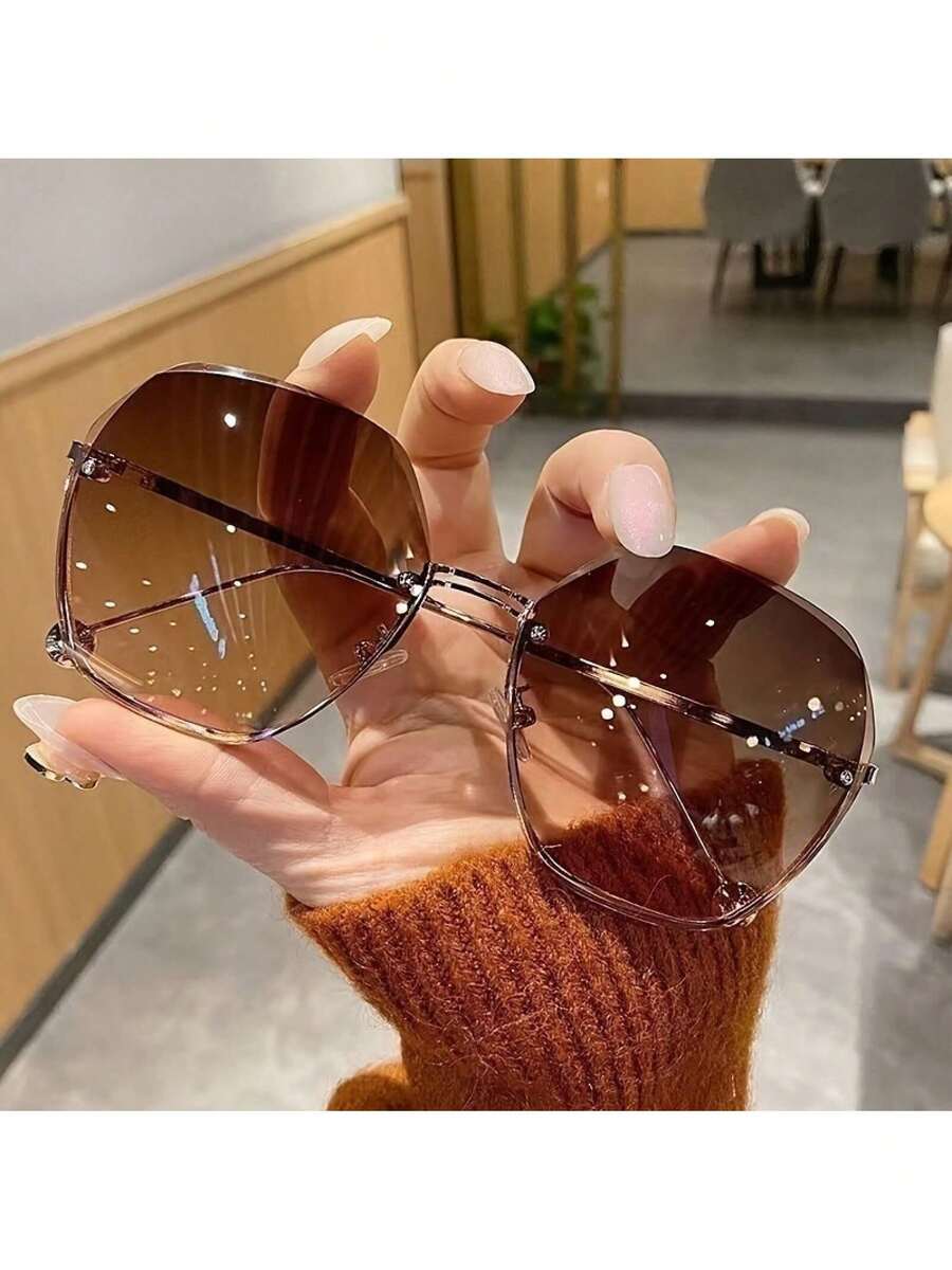 1 Piece Minimalist Women's Classic Oversized Square Eyewear Brown Gradient Metal Frame Designer-Inspired Lightweight Durable Fashion Shield Design Comfort Fit Daily Wear Outdoor Travel Budget-Friendly Accessory For Ladies Teens Adults - 棕色 - 查看 1