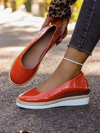 2025秋冬新款圆头厚底套脚鞋，时尚舒适休闲渔夫鞋，适合大码女鞋，四季皆宜，春夏秋冬皆可穿，优雅性感，价格实惠，休闲、运动、户外、派对、婚礼、情人节等场合皆可穿着。