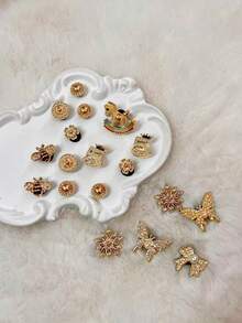 18 szt. złotych klipsów do butów z kryształkami górskimi i perłami w kształcie motyli, odpinane ozdobne guziki, odpowiednie do obuwia ogrodowego, plażowego, butów z wycięciami, na każdą porę roku, prezentów świątecznych