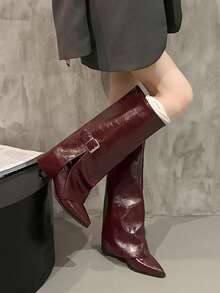 Botas de Couro com Tira Decorativa para Mulheres, Botas Cano Médio, Outono, Estilo Ocidental de Moda Outono/Inverno, Bico Fino, Salto Fino, Eixo Brilhante de PU Vermelho Angora, Botas de Vestir