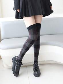 1 Đôi tất cao đến đầu gối/đùi họa tiết kẻ caro và sọc cổ điển, chất liệu vải mềm mại, thoáng khí, phù hợp với môi trường học đường, trang phục thường ngày và trang trọng, món đồ không thể thiếu cho những người đam mê thời trang - Xám - Xem 1
