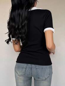 Playera camiseta tipo polo dama mujer casual crop top cuello puños contraste básica ceñida ajustada entallada acanalado cómoda fresca ligera diario moderna juvenil - Negro - Ver 2