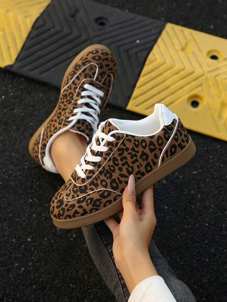 1 Pair New Women's 2025 Leopard Stripe Decor Flat Trainers, Casual Skate Shoes, Suitable For Daily Casual, Outdoor Hiking, Multi-Function, Size 35-43 (Recommend Ordering One Size Up) - Brown - View 1
