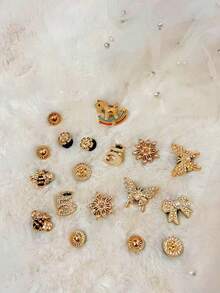 18 szt. złotych klipsów do butów z kryształkami górskimi i perłami w kształcie motyli, odpinane ozdobne guziki, odpowiednie do obuwia ogrodowego, plażowego, butów z wycięciami, na każdą porę roku, prezentów świątecznych