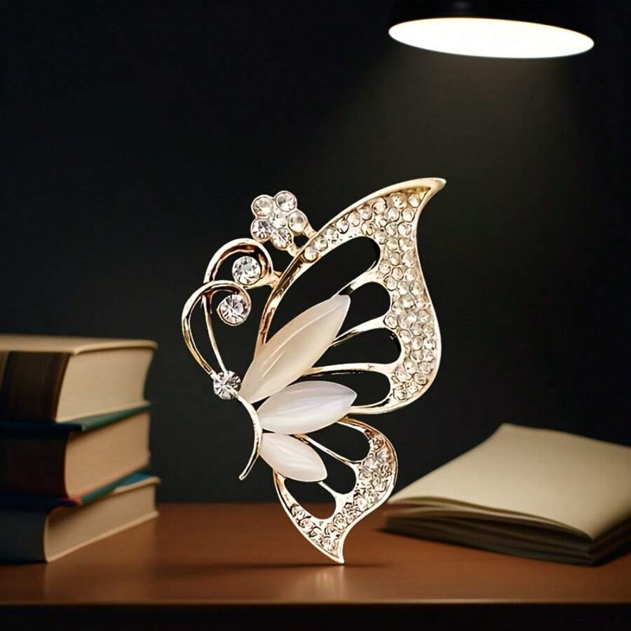 1 Piece Butterfly Brooch Pin With A Light And Shiny Wing Design, Suitable For Scarves, Sweaters, Dresses - A Multi-Functional Accessory For Weddings, Parties, Mother's Day, And Birthdays
