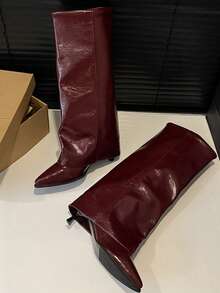 Botas de Couro com Tira Decorativa para Mulheres, Botas Cano Médio, Outono, Estilo Ocidental de Moda Outono/Inverno, Bico Fino, Salto Fino, Eixo Brilhante de PU Vermelho Angora, Botas de Vestir