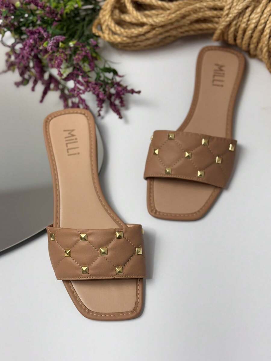 Renata Milli Rasteirinha Milli Elegante Feminina  Praia    elegante    PU    Apliques    Spikes Tachinhas  Praia    Verão - Marrom Claro - Visão 1