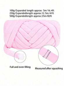 1 rotolo di filato grosso e spesso super voluminoso, grande 250g ± 20g, circa 2cm di larghezza, morbido e confortevole, perfetto per la lavorazione a mano, la filatura e le creazioni fai-da-te. Questo filato per tessuti lavorati a maglia è morbido e versatile, adatto per uncinetto e maglia di borse, cuscini, bambole, coperte, pantofole e vari progetti artigianali all'uncinetto.