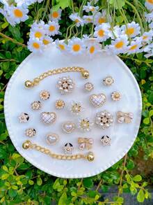 22 piezas de clips para zapatos con adornos dorados de cuentas, cadenas, flores, lazos, corazones y estrellas - Decoraciones DIY multifuncionales para accesorios de zapatos de mujer, sandalias, pantuflas, bolsas de playa, ideales para regalos de fiestas de cumpleaños y vacaciones