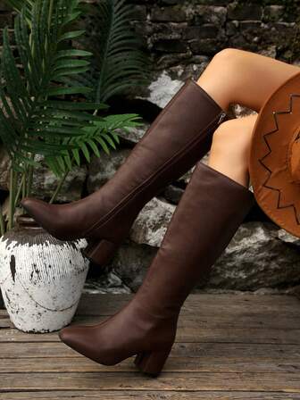 2025 秋冬女士厚底高跟弹力修身踝靴、新款袜靴和中筒短靴