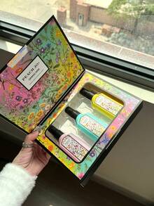 Set de 3 piezas x 60ml Bruma de Fragancia Soñadora, Edición Limitada, 3 opciones de aroma. Ambientador para uso en interiores y exteriores. Bruma revitalizante multicapa con fragancia natural duradera y cautivadora. Libera un elegante aroma a jazmín, lirio del valle y gardenia, adecuado para citas, fiestas, reuniones, vacaciones, hogar, hotel, oficina, regalo ideal para familiares y amigos.