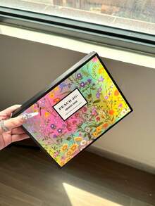 Set de 3 piezas x 60ml Bruma de Fragancia Soñadora, Edición Limitada, 3 opciones de aroma. Ambientador para uso en interiores y exteriores. Bruma revitalizante multicapa con fragancia natural duradera y cautivadora. Libera un elegante aroma a jazmín, lirio del valle y gardenia, adecuado para citas, fiestas, reuniones, vacaciones, hogar, hotel, oficina, regalo ideal para familiares y amigos.