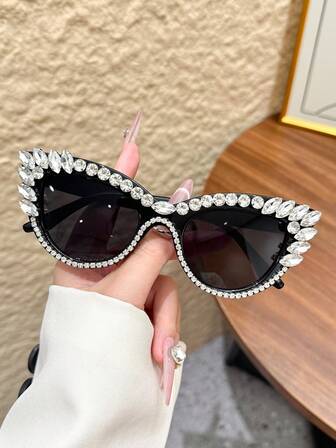 时尚眼镜一副，休闲时尚猫眼框设计，时尚PC镜片镶嵌水钻，女士时尚眼镜，适合搭配时尚服饰，夏季海滩派对