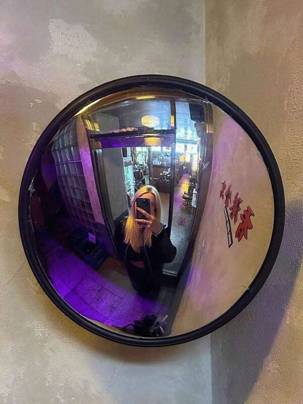 1pc Elegant Art Deco Round Convex Wide-Angle Mirror - Full-Length Plastic Wall Decor For Living Room & Bedroom, No Electricity Needed, Featherless, Horizontal Orientation, Modern Home Decor, Room Decor