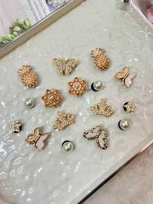 16 szt. DIY Ogrodowe Buty Ozdobne Złote Kryształki Korona Perłowa Ananas, Wyjmowane Klipsy do Butów Pasujące Do Sandałów Plażowych, Butów z Wycięciami, Na Wszystkie Pory Roku, Prezentów Świątecznych