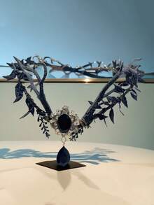 Corona de flores de elfo negro - Tocado de cráneo de cuervo gótico, diadema de bruja, halo de hada oscura, adecuado para estética de bruja, disfraz de Halloween, feria del Renacimiento, boda gótica, sesión de fotos