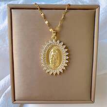 Modny, zabytkowy naszyjnik z wisiorkiem z wizerunkiem Matki Boskiej, spersonalizowany, delikatny łańcuszek na obojczyk