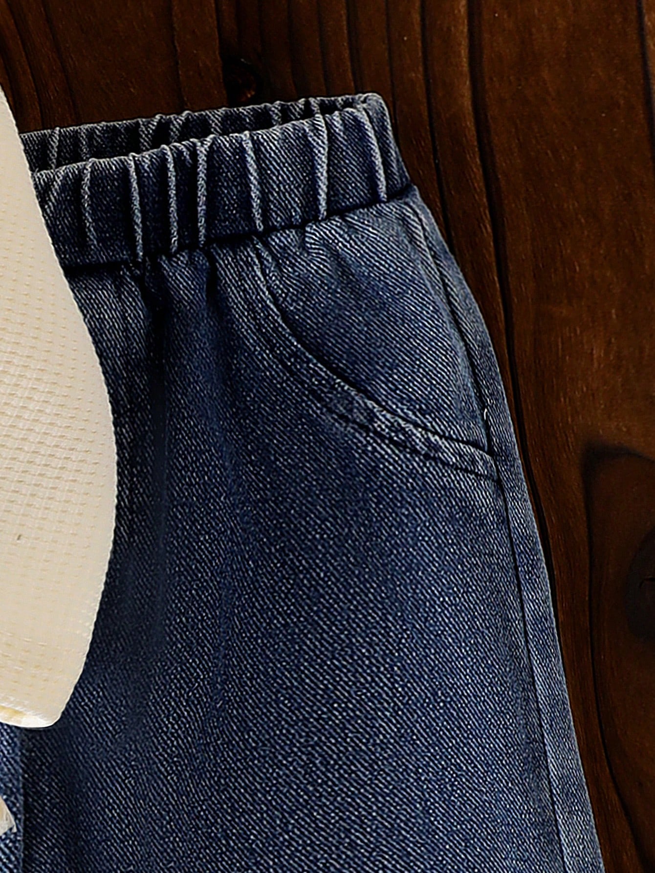 طقم بنطلون جينز عصري بخصر مطّاطي وتيشرت بأكمام طوي...