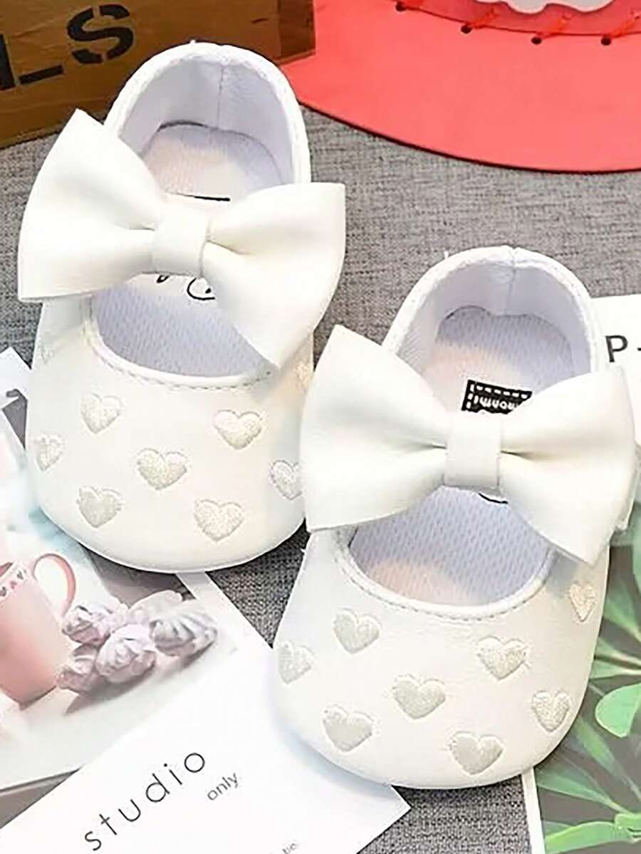 Zapatos de bebé bordados con forma de corazón para niños de 0 a 1 año