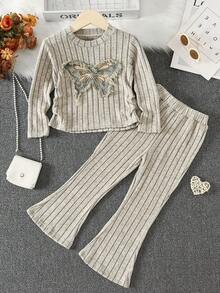 بلوزة كريو ذات أكمام طويلة مزينة بتطريز فراشة وبنطال واسع، طقم ملابس كاجوال مريح وأنيق، مناسب للارتداء اليومي